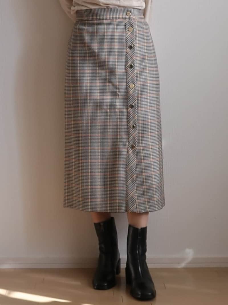 アンクル丈のブーティーなどより少し長めのショートブーツが今年らしい