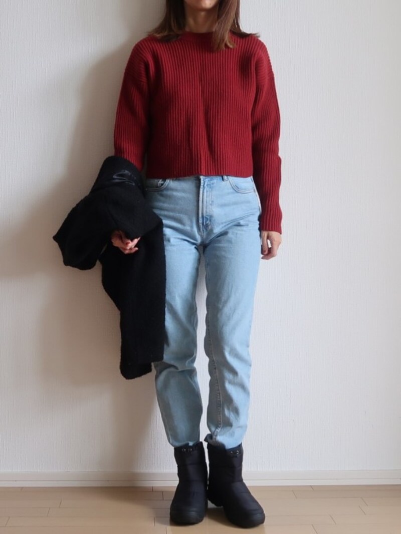 いつものデニムの裾を軽くインして合わせるのもおすすめです