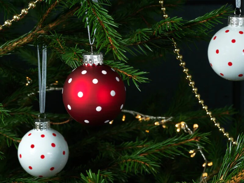 イケアのクリスマスボールとオーナメント
