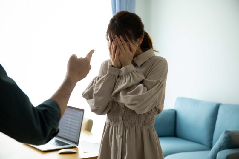 モラハラ離婚の危機 束縛夫 になる5つの理由 離婚 All About モラハラ離婚の危機 束縛夫 になる5つの理由 離婚 All About