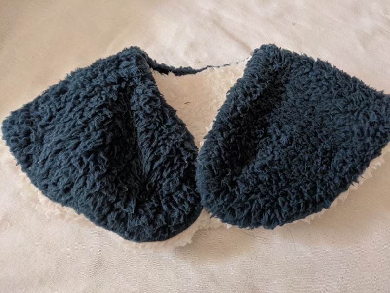 ダイソーのネックウォーマーコロナ禍の暖房費節約グッズ