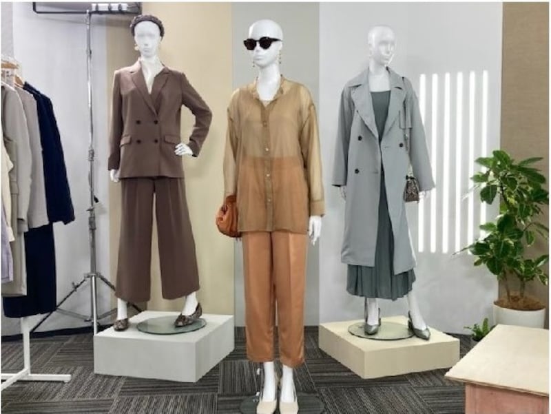 ジャケットやシアーシャツなどシーズンレスで着られるきれいめアイテムも