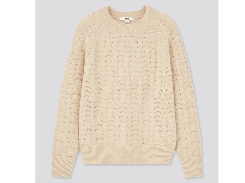 ユニクロ　ライトスフレヤーンポインテールクルーネックセーター　2990円（税抜）