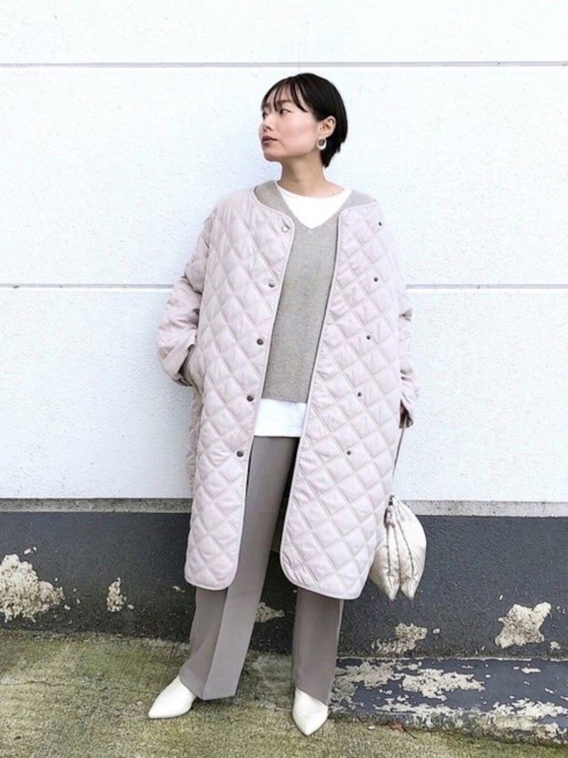 【OKコーデ】明るいライトグレーを選び、きれいめにまとめて洗練されたコーデに　出典：WEAR