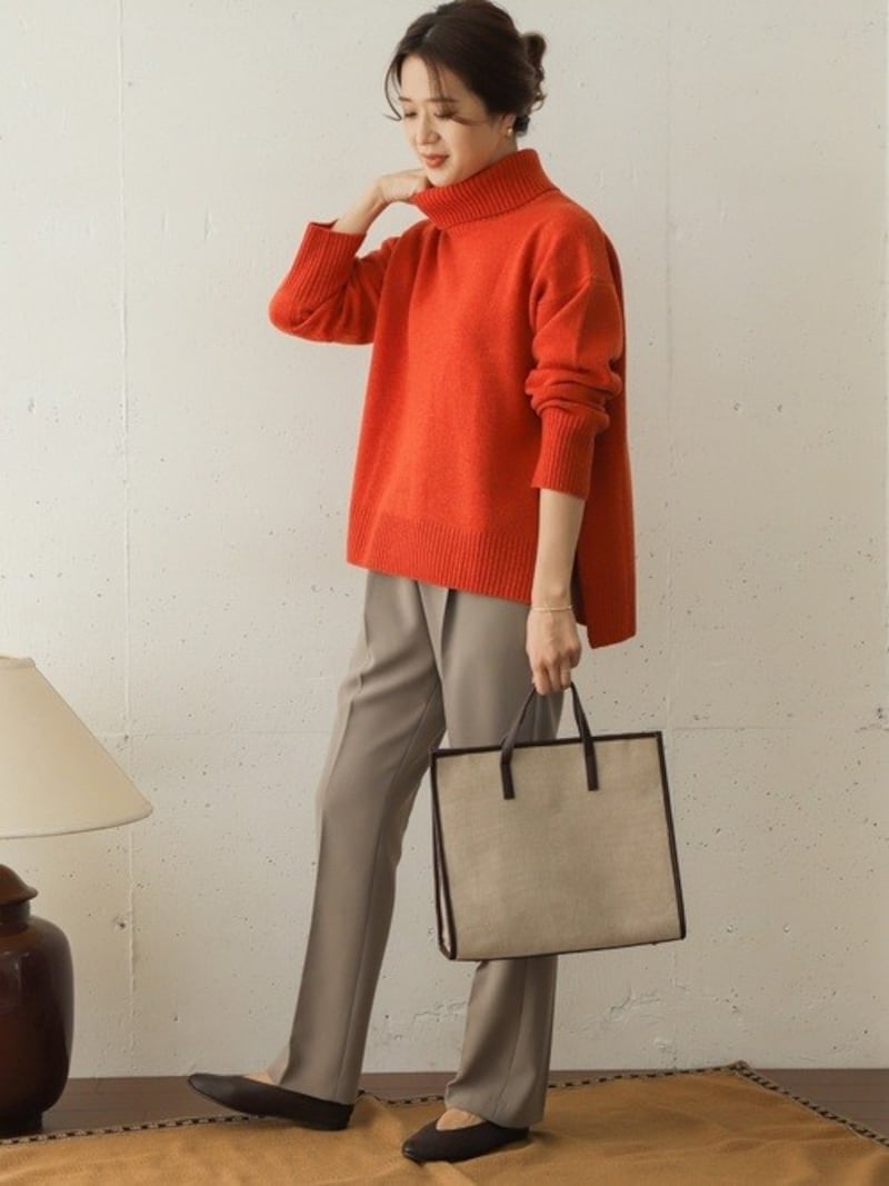 鮮やかなカラーの力を借りてすっきり見せて　出典：WEAR