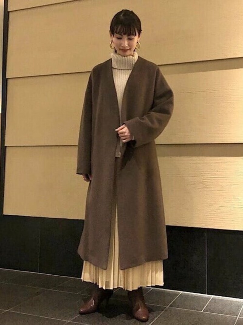 プリーツスカートは40代女性が取り入れやすい甘めアイテム　出典：WEAR