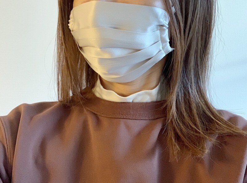 紐タイプですが付けにくさはゼロ。しっかり覆ってくれます。