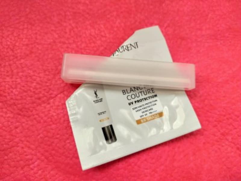 開封した化粧品サンプルのパウチに取り付けて、クリップ代わりに