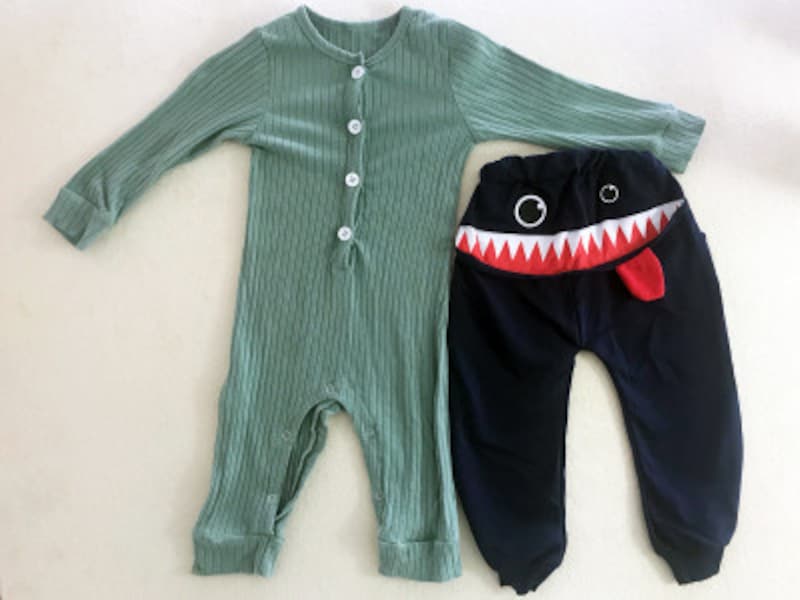 (左)コットン製ロンパース 313円(送料361円) (右)子ども用ズボン 231円(送料250円)
