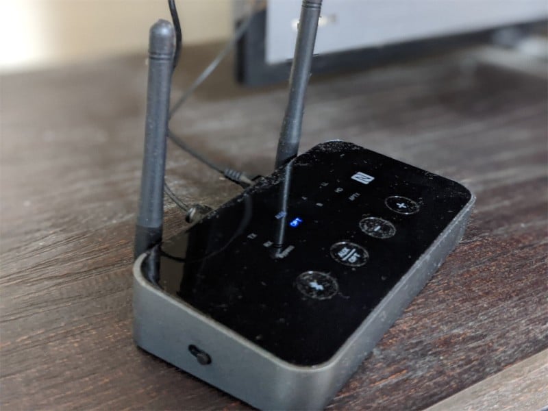 Bluetooth接続で無線でイヤホンをテレビにつなげることができるトランスミッター