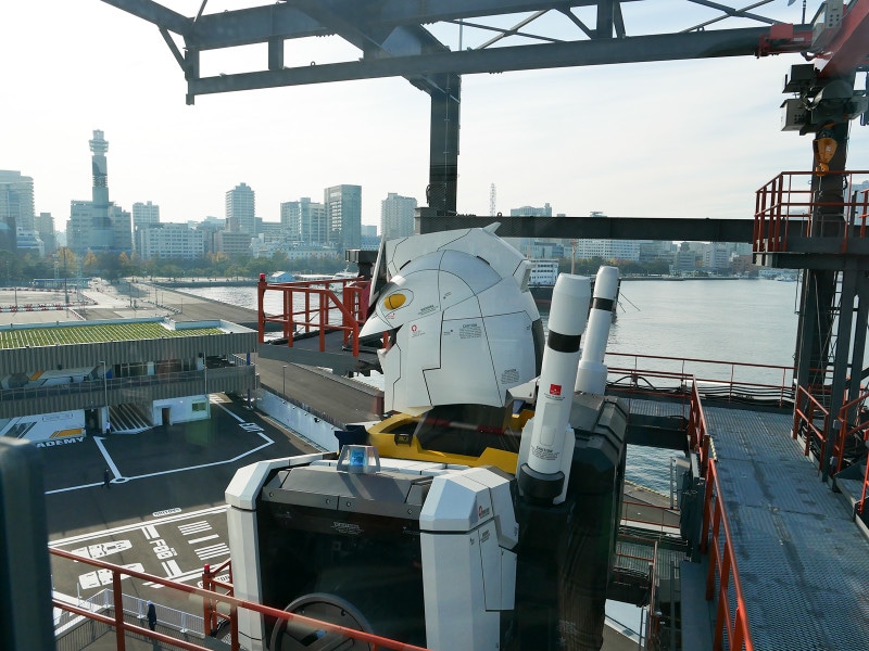 GUNDAM-DOCK TOWER(6階)はガンダムの後頭部も見られます(2020年11月30日撮影)