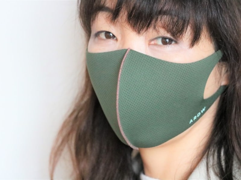 中央のラインが顔を立体的に見せてくれます。