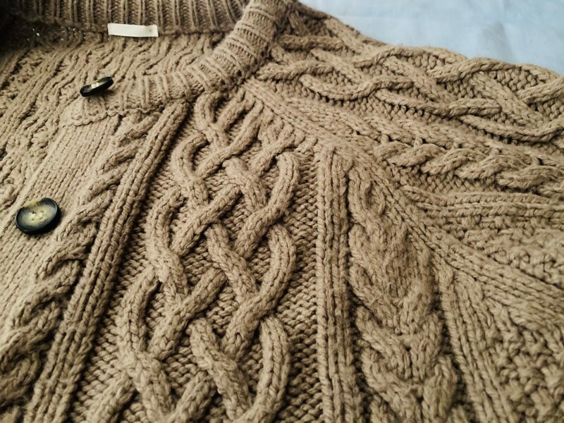 素材はアクリル87%、ナイロン9%、ポリエステル4%