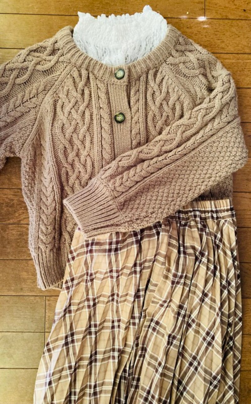 フレアスカートと合わせて乙女チックに