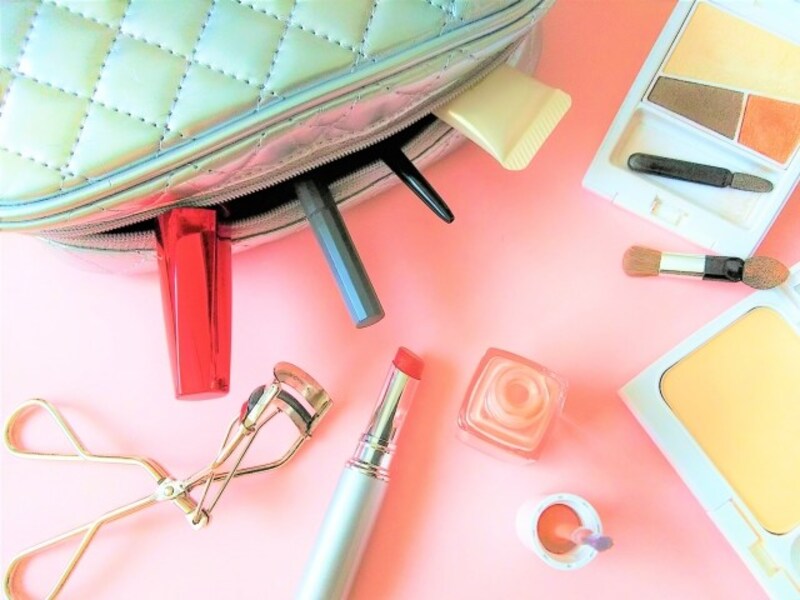 メイク用品の汚れはなるべくマスクにつけないよう気をつけたい