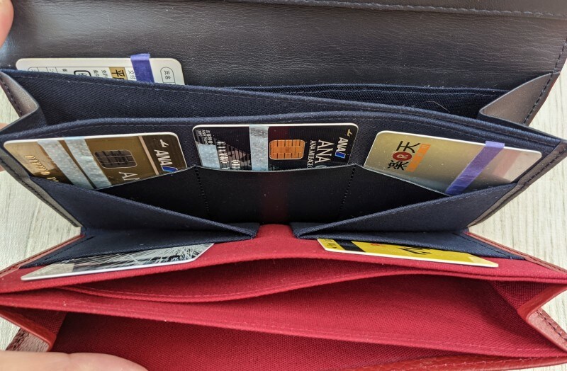 アブラサスツインズ財布のカード入れ