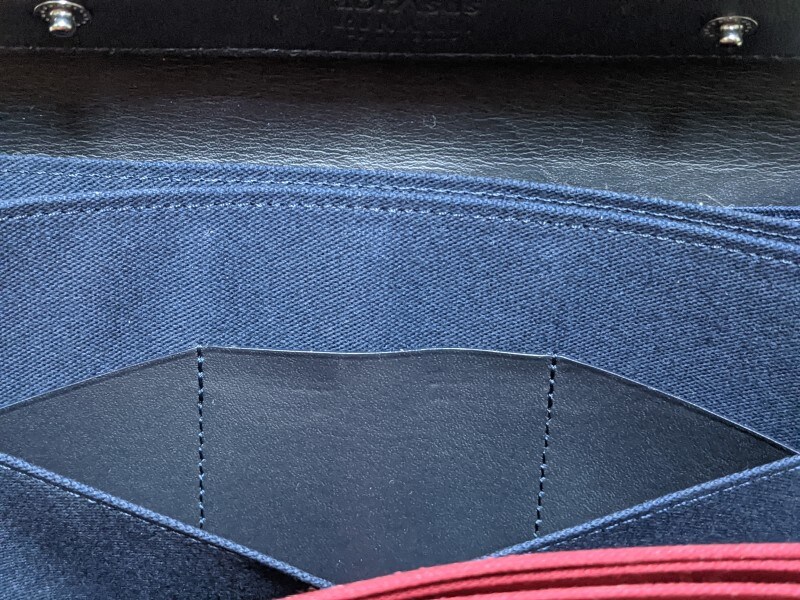 アブラサスツインズ財布のカード入れ