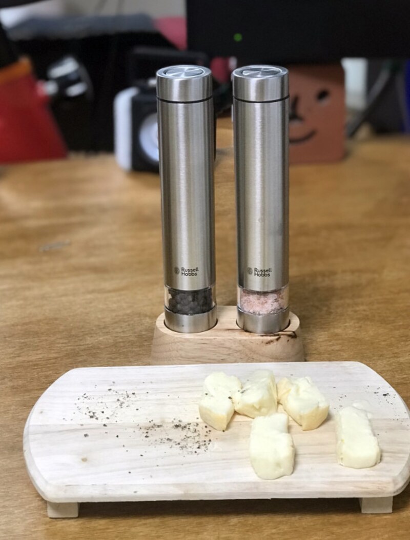 わが家ではウォッシュタイプのチーズにブラックペッパーを振って食べるのがお気に入り