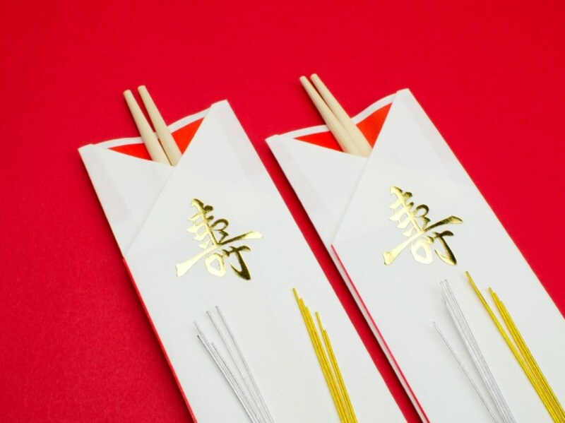 祝い箸は「寿」の文字が入った箸袋に包まれており、祝い善をいただく際に使う