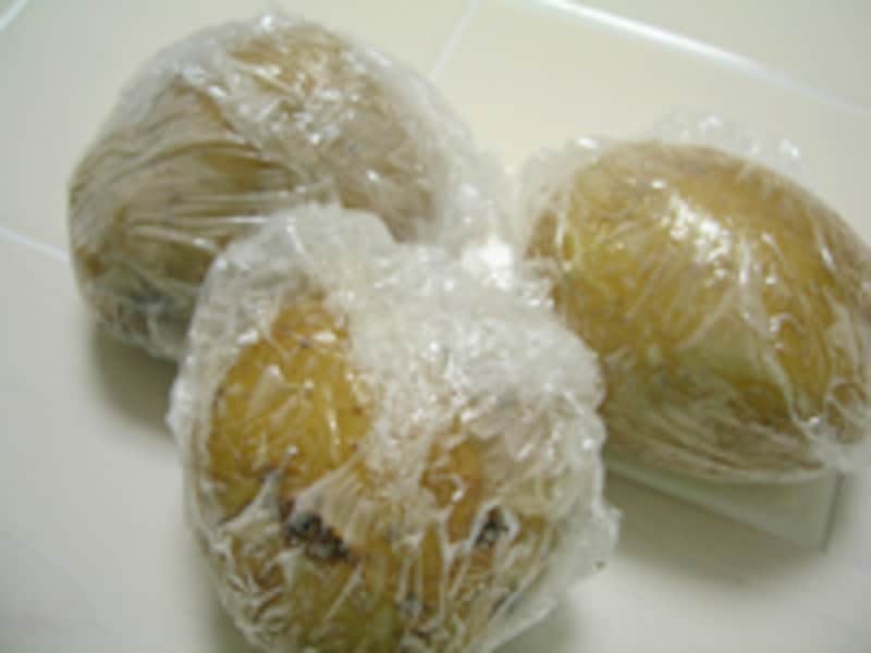 ジャガイモをレンジで温めます