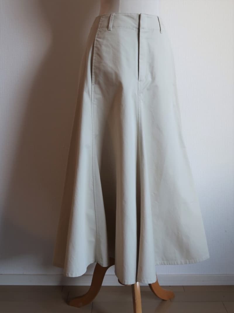 ユニクロ　コットンツイルフレアスカート　3990円（税抜）