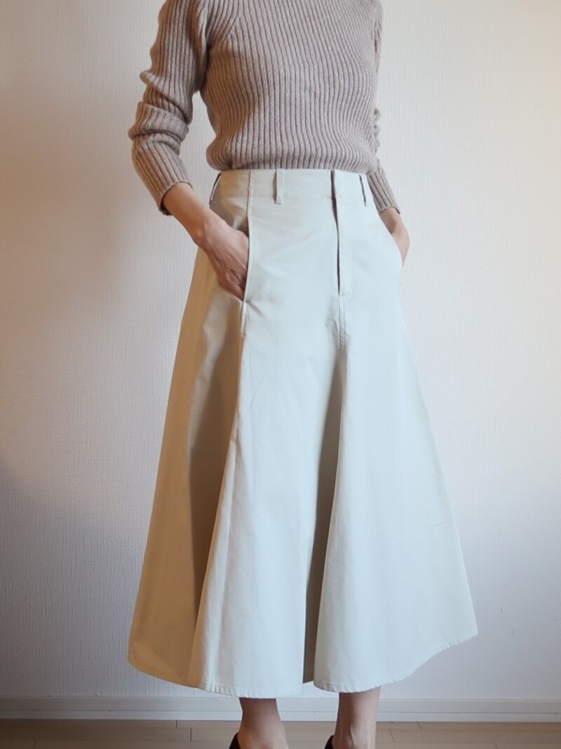 外付けポケットではなく、差し込み式ポケットなのですっきりシルエットに　