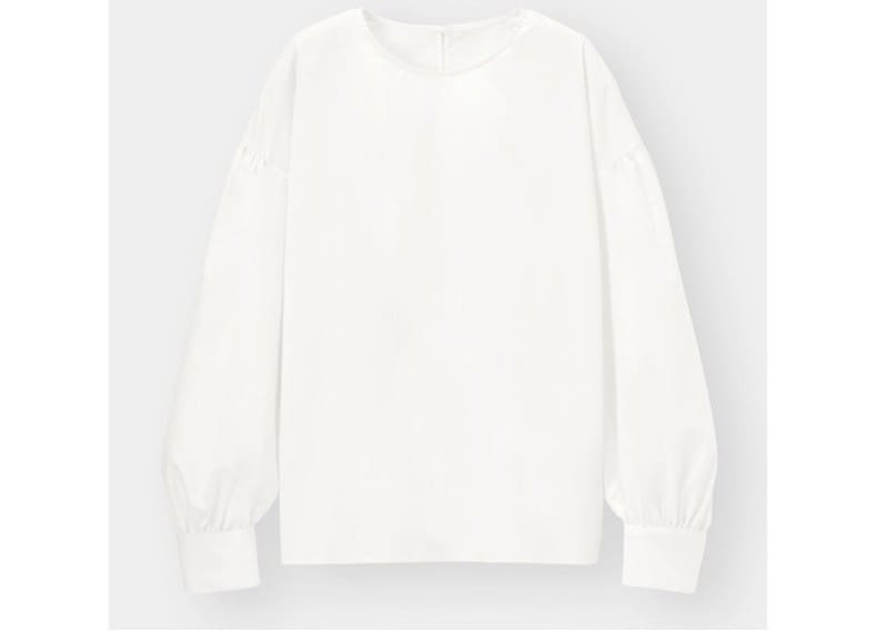 GU ボリュームスリーブブラウス 1990円(税抜)