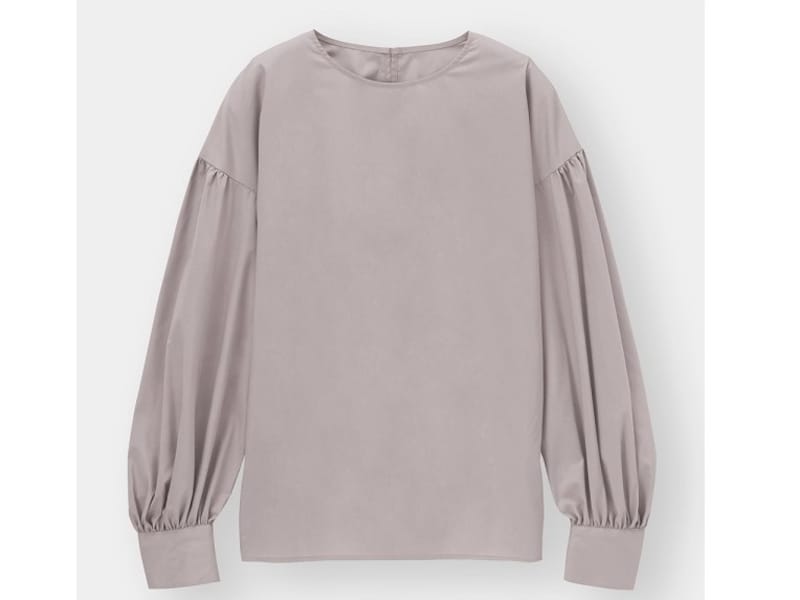 GU ボリュームスリーブブラウス 1990円(税抜)