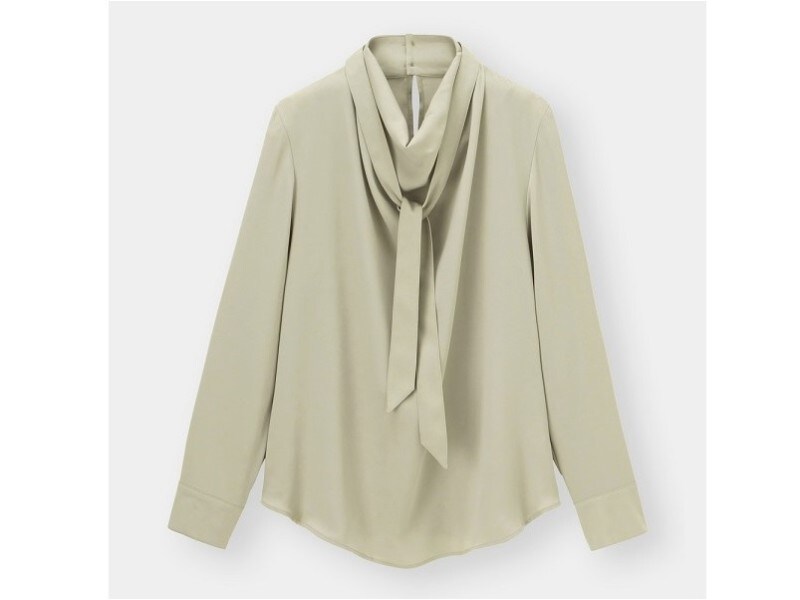 GU  ボウタイブラウス  1990円(税抜)