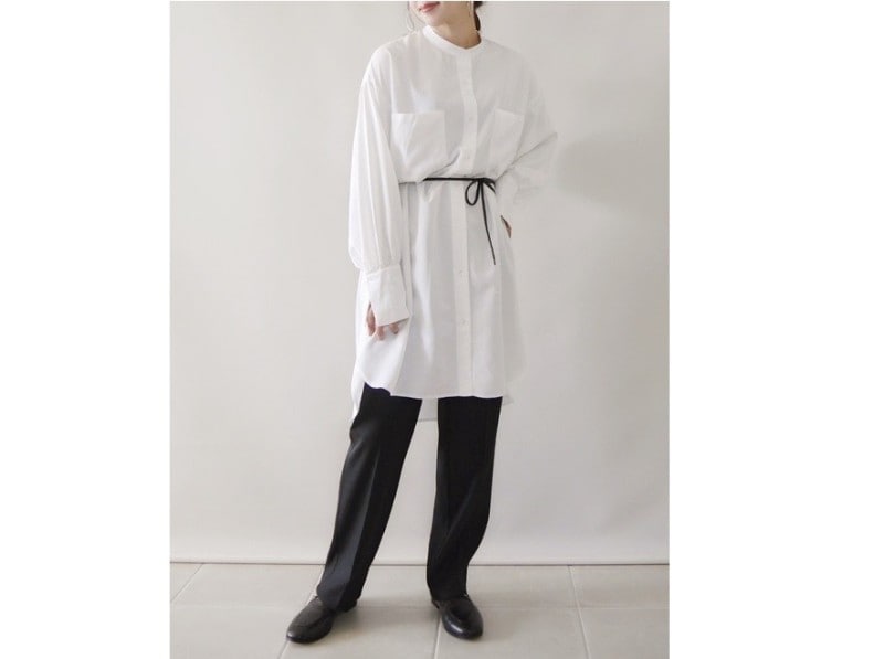 シャツでも真面目過ぎないのがおしゃれな「ロングバンドカラーシャツ」　出典：WEAR