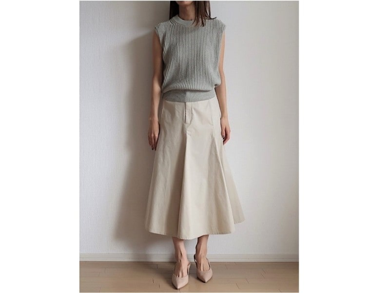 今季のユニクロ ユー新作スカートと合わせて上下ユニクロコーデに