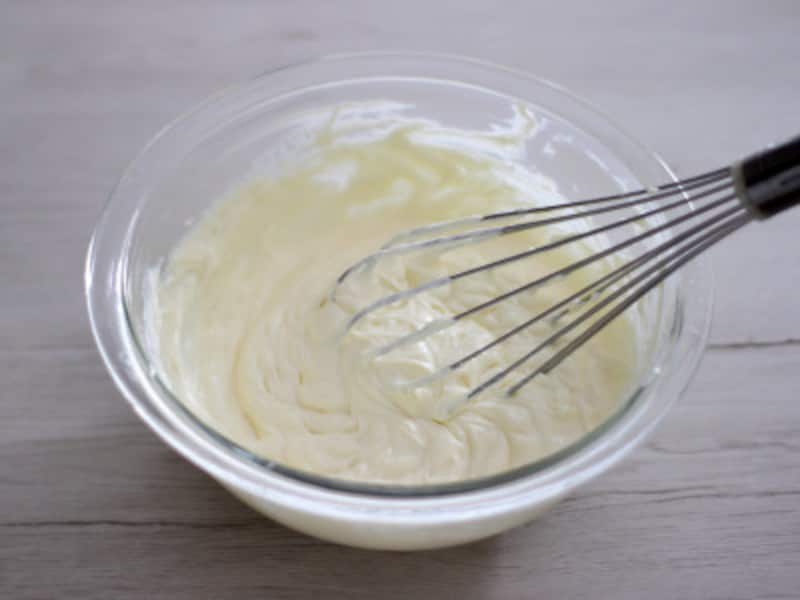 クリームチーズはクリーム状に練っておきます。