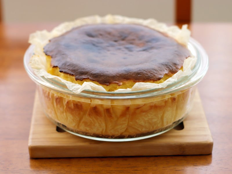 STEP3「焼成する」焼き上がりはふっくらフルフル。温度が下がるとゆっくり沈みます。