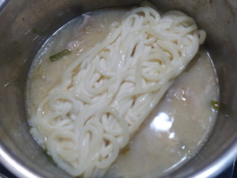 もちろん生麺や乾麺も鍋の残りにそのまま投入してokです。