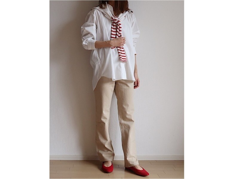 オーバーサイズのトップスとも合うシルエットで使いやすい  春夏コーデにハマるベージュの明るい雰囲気が新鮮です