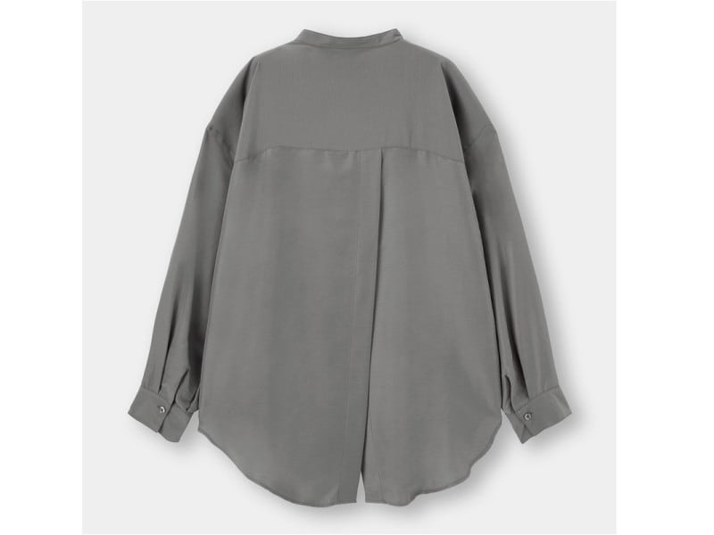 後ろ丈が長めで体型カバーもしつつ、スリットが入っているのが新鮮です