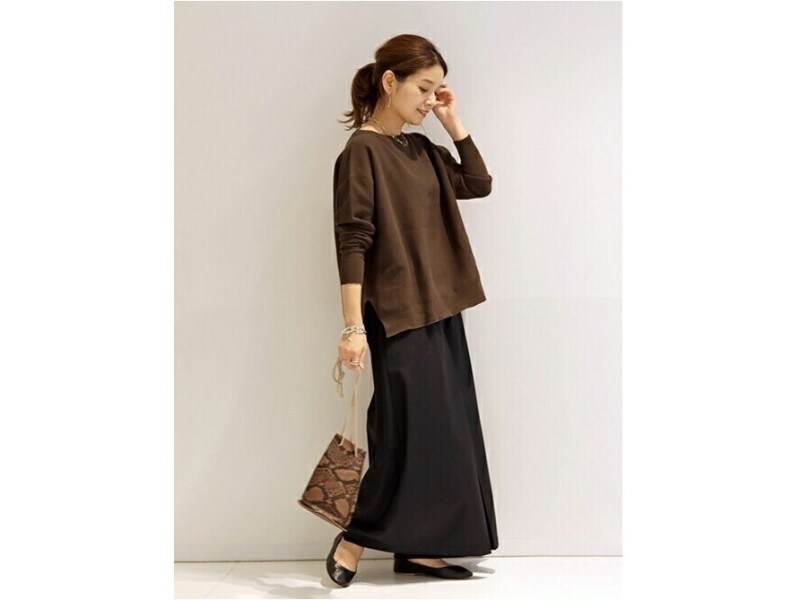 例えベーシック色でも、2色または3色以内にまとめるとすっきり見えます　出典：WEAR