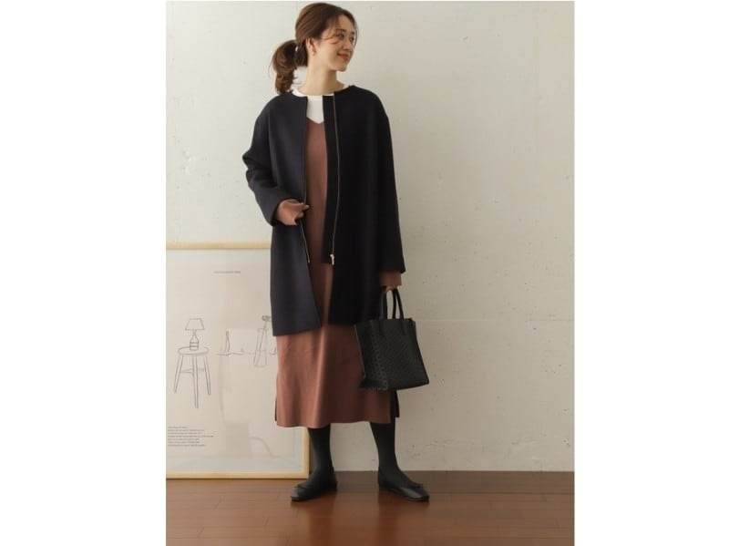 【OKコーデ】コート＆マフラーなど、面積の広いアイテムの時は、バッグを軽めにするのもおすすめ　出典：WEAR