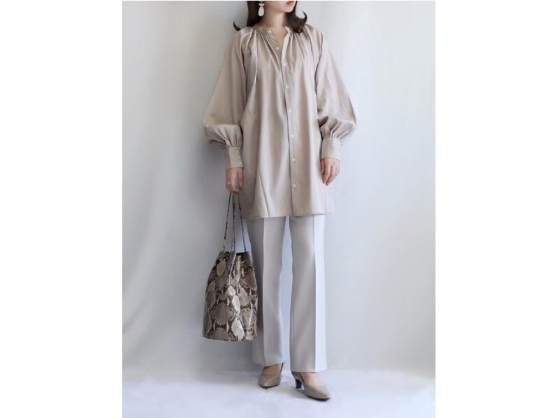 ワントーンコーデであか抜けた印象に  出典：WEAR