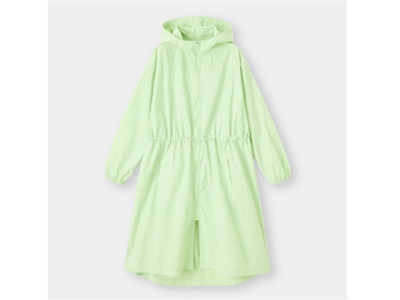 GU  ライトロングコート  3990円（税抜）