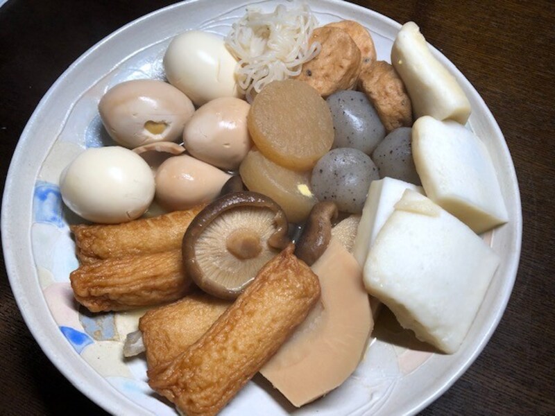 はんぺんやごぼう巻を加えたおでん