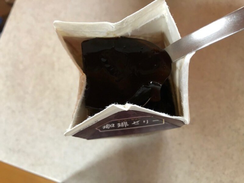 スプーンを入れて、必要な分だけとる