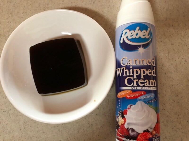 コーヒーゼリーとホイップクリーム