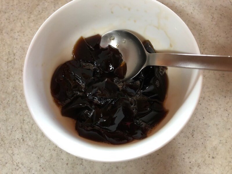 ゼリーをスプーンでクラッシュする