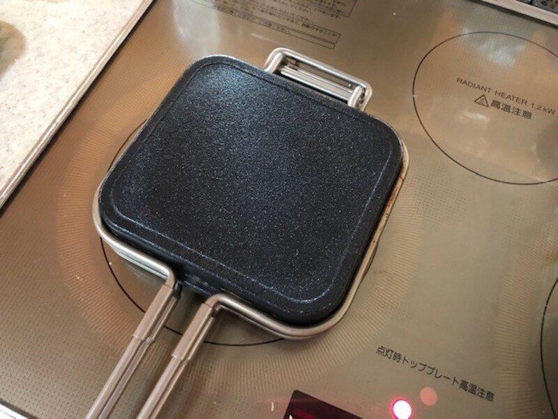 ホットサンドメーカーで焼く