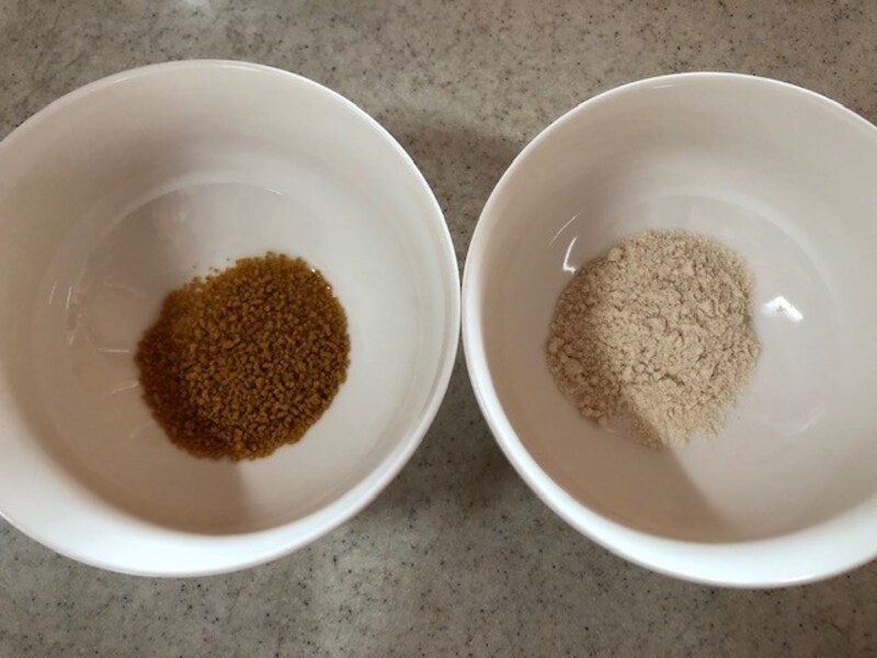 左が味の素のコンソメ。右が業務スーパーのコンソメ