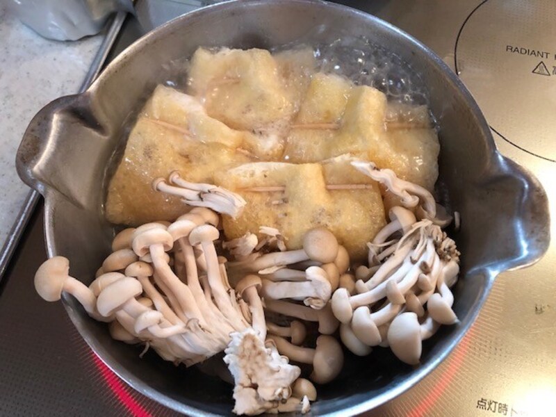 材料を入れて煮る