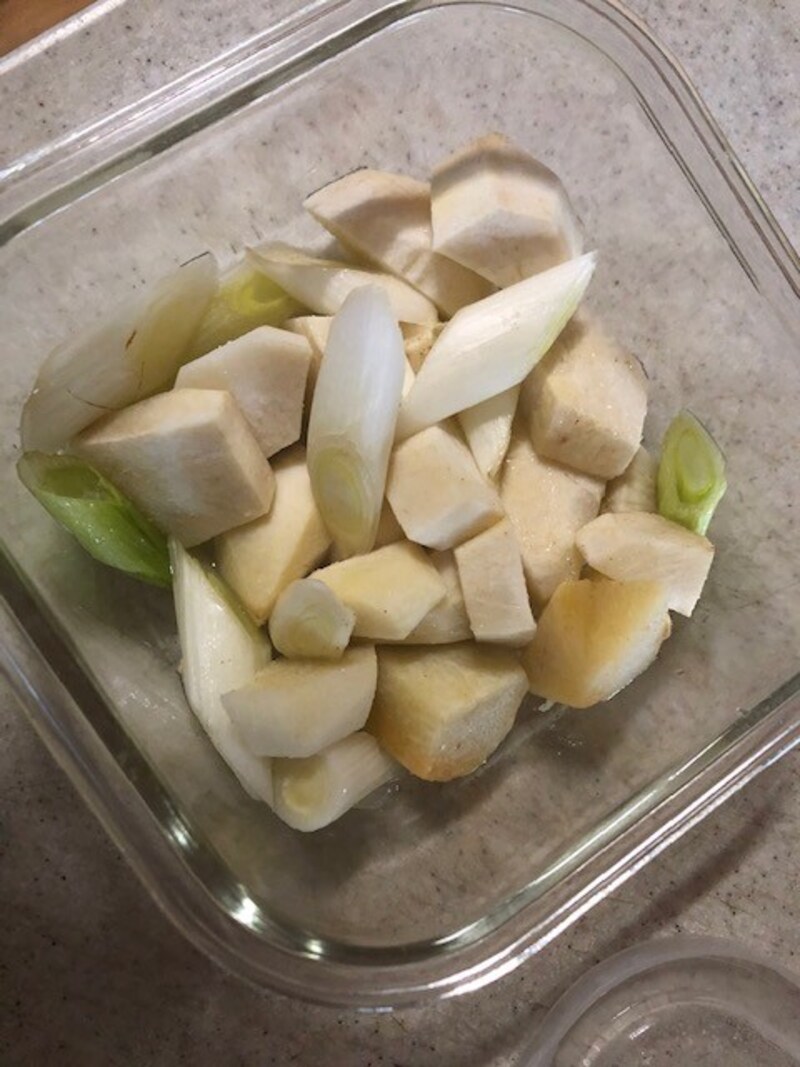 里芋とねぎを先に加熱する