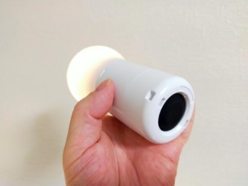 ひもを通して吊り下げられるように、ストラップホールがついている