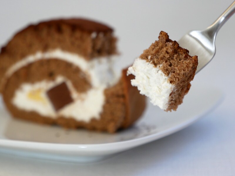 生地はふんわり、生クリームは甘さ控えめ